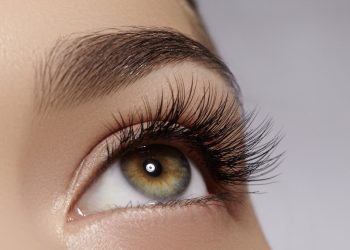 How To Grow Eyelashes Long, Strong & Full
