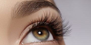 How To Grow Eyelashes Long, Strong & Full